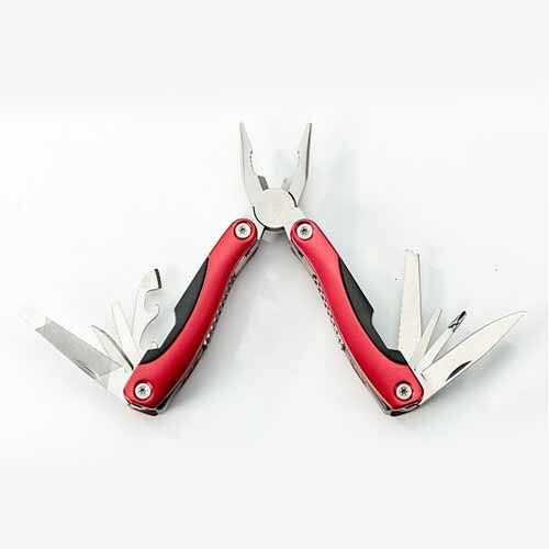 Handige set met een zaklamp en multitool