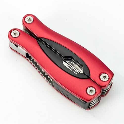 Handige set met een zaklamp en multitool