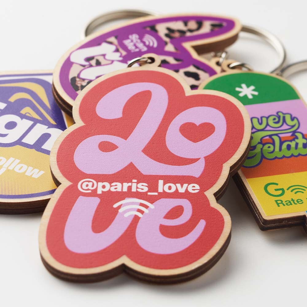 Houten NFC-sleutelhanger in eigen vorm